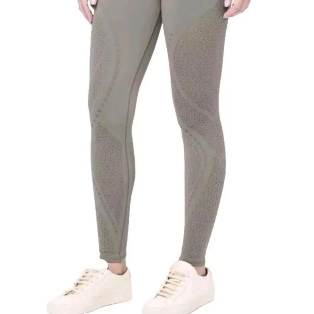 Lululemon Womens Reveal Tight 28